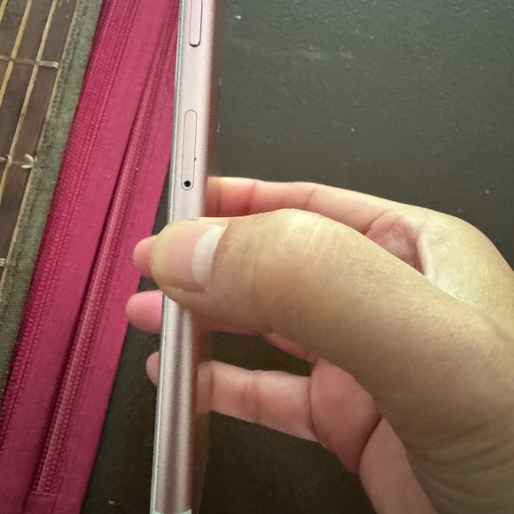 Apple iPhone 7 128GB - Picture 3 of 4